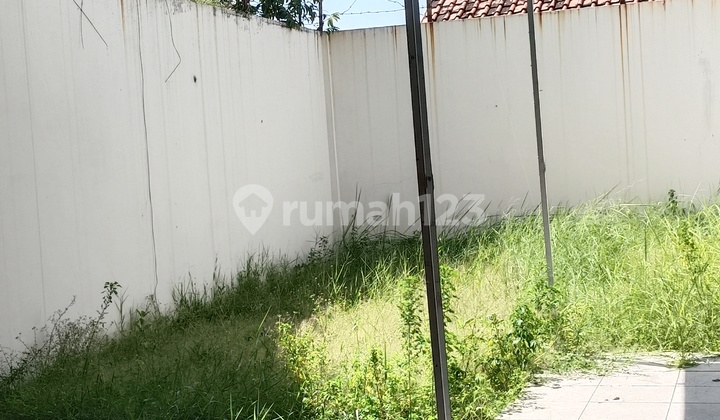 For Rent: 2-Storey Shop House, Strategic Location on Main Road, Parking Available - Ready to Move In 2