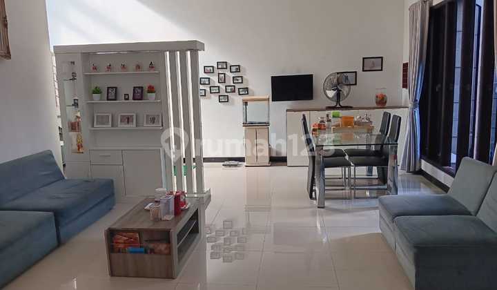 Luxury House in a One Gate System Cluster with Complete Housing Facilities