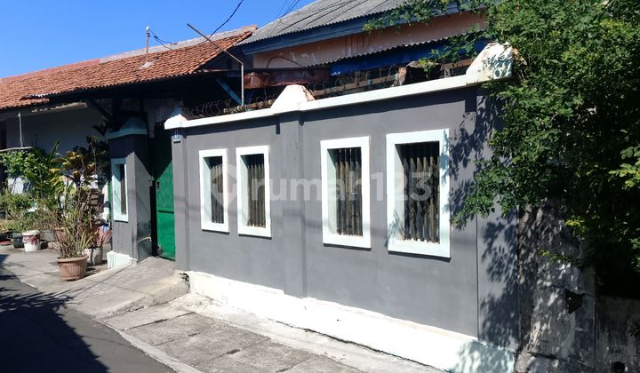 Simple House in Pekalipan Alley 2, Cirebon City, Flood-Free