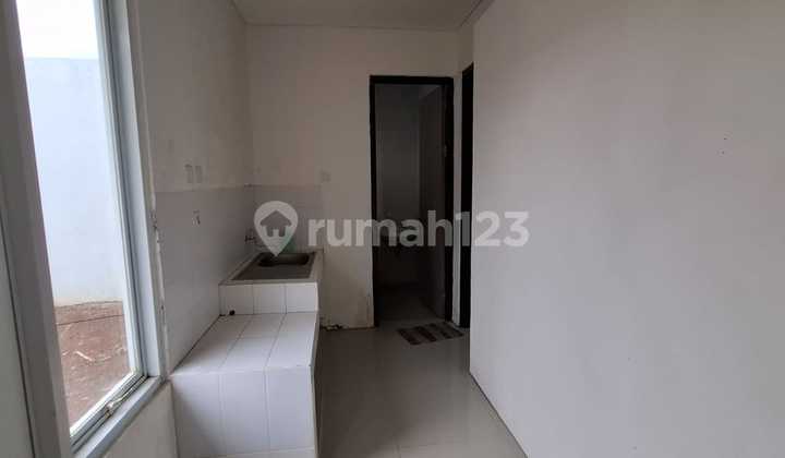 Residential House in a Cluster Near the Market, One Gate System, Flood-Free