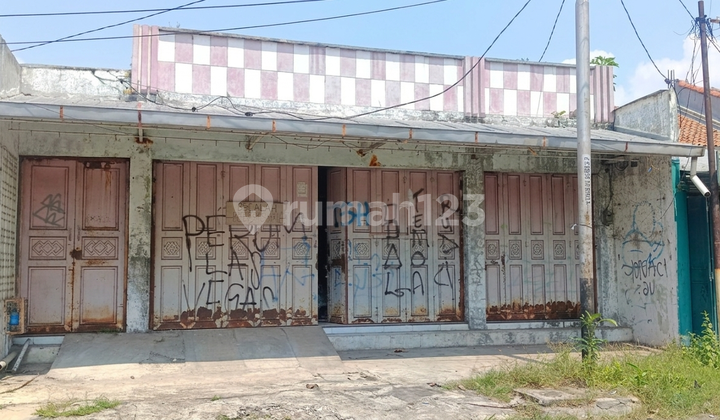 Strategic Location Shop House Suitable for Business Near Perumnas Market Strategic Location Shop House Suitable for Business Near Perumnas Market