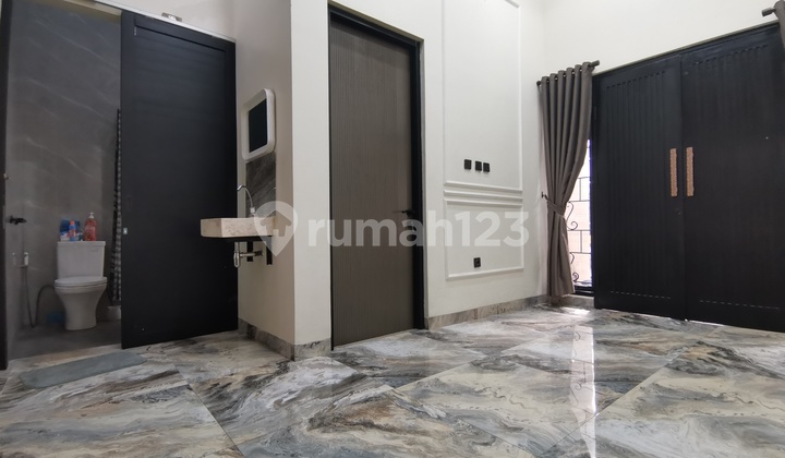 Rumah Modern Minimalis 2 Lantai di Dalam Komplek - Semi Furnished