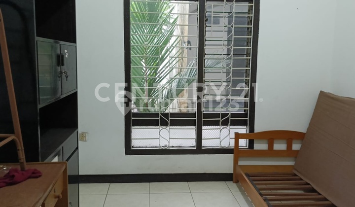 Rumah Tengah Kota Banyak Kamar  Di Luna Sayap Sudirman 2