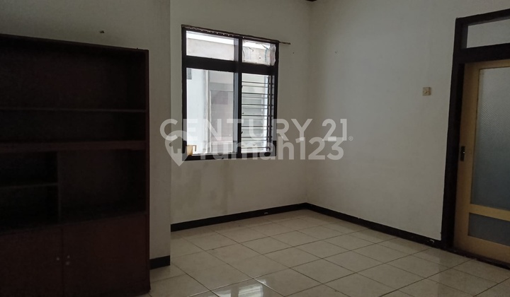 Rumah Tengah Kota Banyak Kamar  Di Luna Sayap Sudirman 1