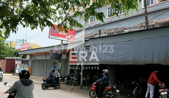 Hotel in the city center of Tenggarong, new building, flood-free.