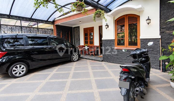 Rumah Clasic Bagus Luas Besar Jalan Lebar Nyaman Aman di Antapani Rumah Clasic Bagus Luas Besar Jalan Lebar Nyaman Aman di Antapani