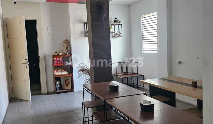 For Sale Fast 3-Storey Shop House Prime Location for Business in City Center 2