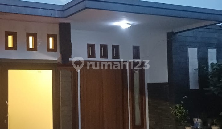 Quick Sale: Nice House Strategically Located for Living and Office on Main Road Quick Sale: Nice House Strategically Located for Living and Office on Main Road