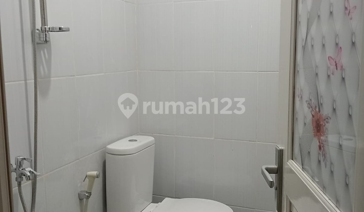 Jual rumah modern masih baru murah untuk keluaga muda di komplek  2