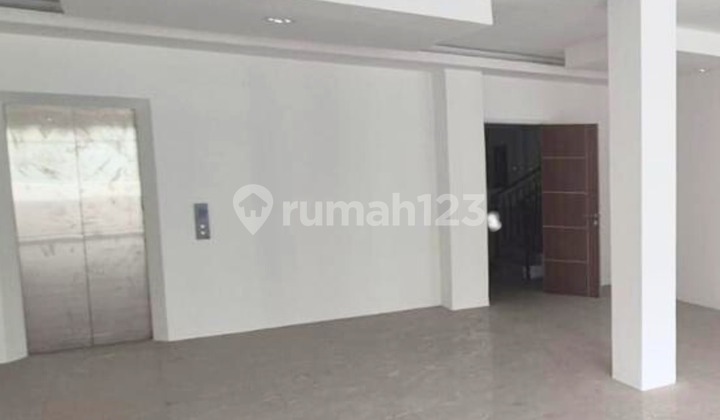 Dijual Segera Ruko Gandeng 3 Lantai Ada Lift di Sentra Niaga