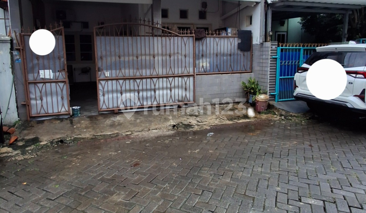 FOR SALE 2-STORY HOUSE IN VIKTORIA PARK RESIDENCE CLUSTER, KARAWACI