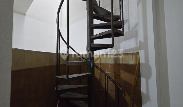 Dijual Rumah 2 Lantai Kondisi Kosongan di Duri Kepa, Kebon Jeruk 2