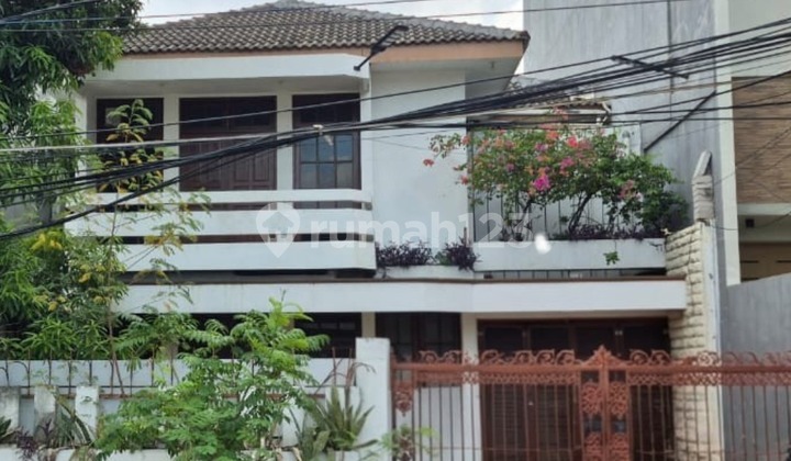 Dijual Rumah 2 Lantai Dekat Mall dan Rumah Sakit di Kedoya Utara