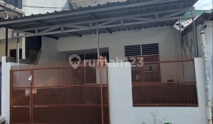Dijual Rumah 2 Lantai Kondisi Kosongan di Duri Kepa, Kebon Jeruk