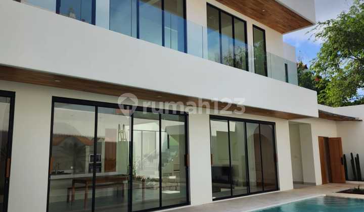 Villa for Sale in Puri Gading 2