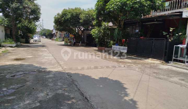 Affordable Old House for Sale in Marga Asih Complex Bandung, Negotiable Price. 2