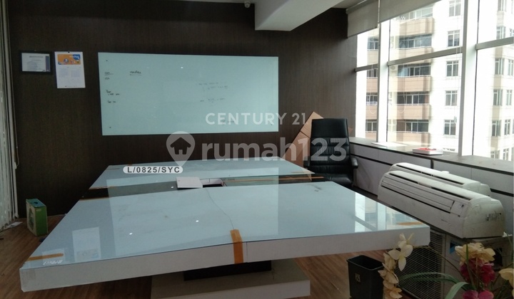 Ruang Kantor Semin Furnished Siap Guna Grand Slipi Tower Jakarta