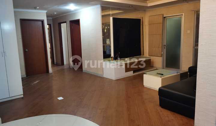 Sewa Apartemen Sudirman Park Jakarta Pusat 3+1 BR Full Furnished 2