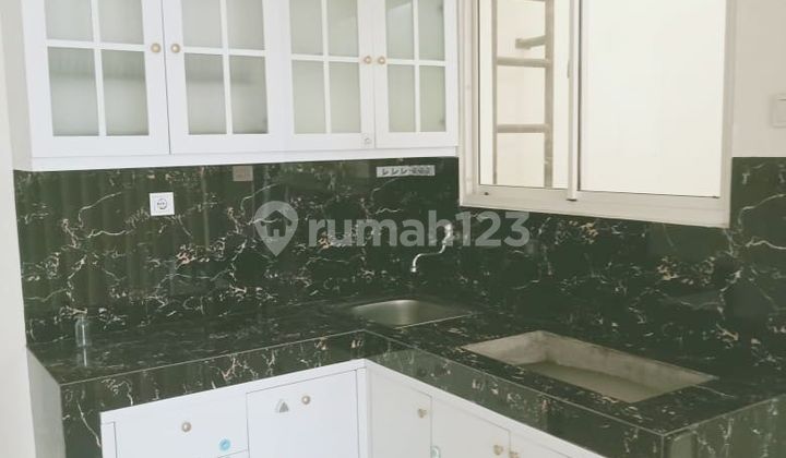 Dijual LongBeach PIK 6x15, 3 lantai, SF, 3AC, Kitchenset, Box ranjang