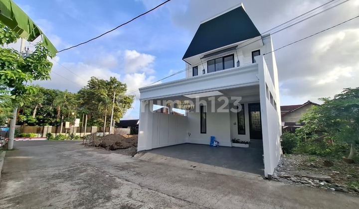 Rumah Siap Huni, 2 Lantai Full Furnished Dekat Jalan Jogja Solo di Maguwoharjo