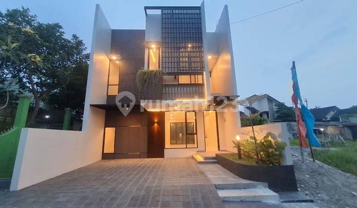 Rumah 2 Lantai, Siap Huni, Utara Condongcatur 10 Menit ke Kampus Upn Jogja Rumah 2 Lantai, Siap Huni, Utara Condongcatur 10 Menit ke Kampus Upn Jogja