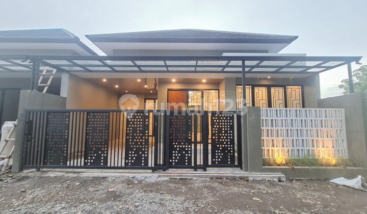 Rumah Baru, Modern, Dekat Jalan Aspal di Purwomartani, Kalasan