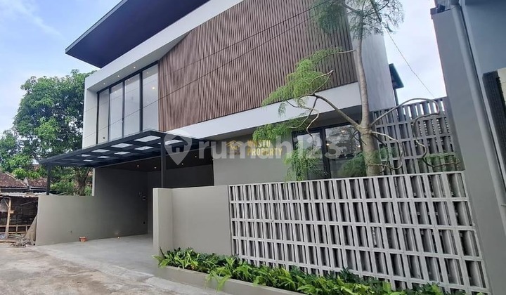 Rumah Siap Huni Full Furnished dan Mini Pool Dekat Maguwoharjo, Sleman Rumah Siap Huni Full Furnished dan Mini Pool Dekat Maguwoharjo, Sleman