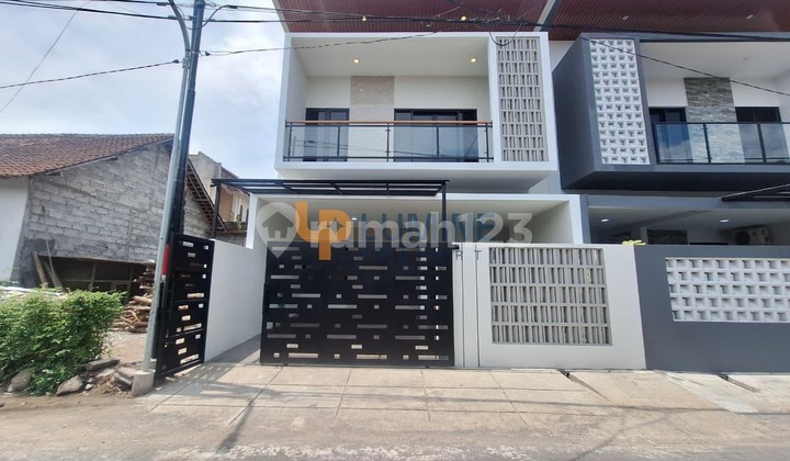 RUMAH MEWAH DESAIN FUTURISTIK 9 MENIT KE TERMINAL CONDONG CATUR