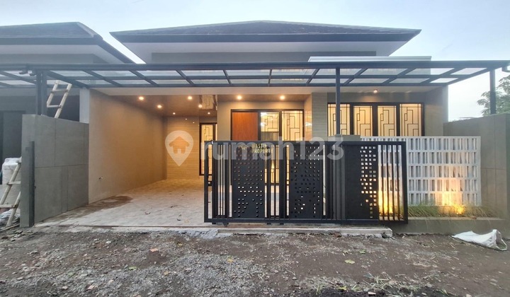 Rumah Baru, Modern, Dekat Jalan Aspal di Purwomartani, Kalasan