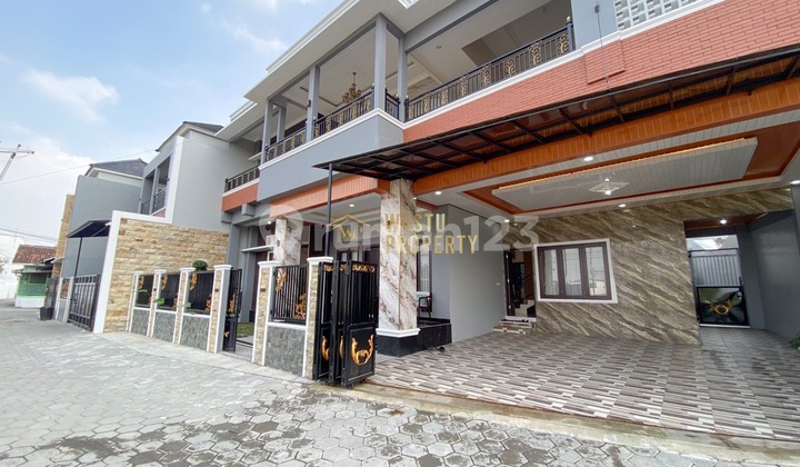 RUMAH MEWAH, DEKAT RING ROAD MAGUWOHARJO, SLEMAN RUMAH MEWAH, DEKAT RING ROAD MAGUWOHARJO, SLEMAN