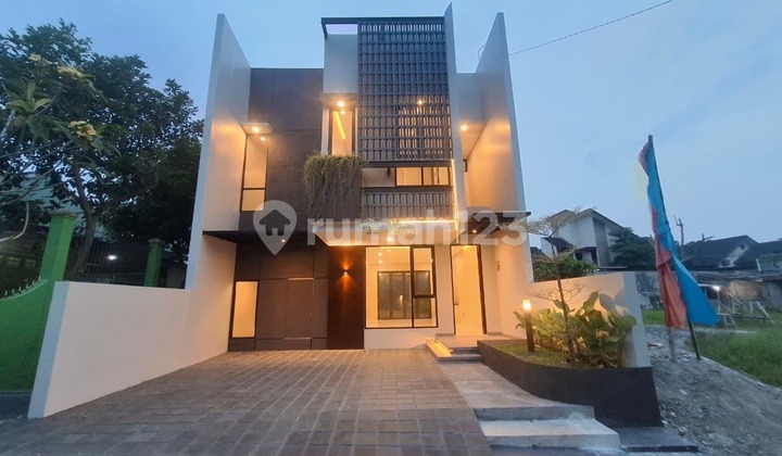 Rumah 2 Lantai, Siap Huni, Utara Condongcatur 10 Menit ke Kampus Upn Jogja