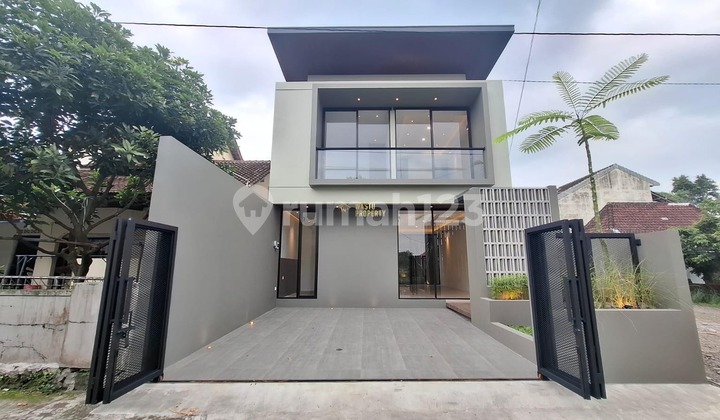 Rumah 2 Lantai, Desain Kontemporer Timur Jalan Kaliurang Km 10