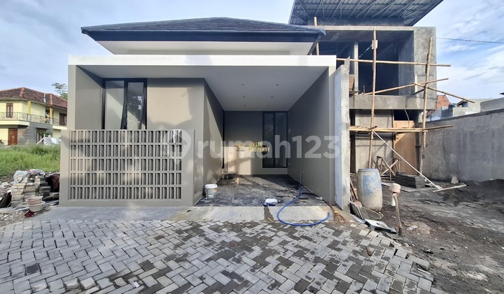 Ready-to-Live House, Modern Design, 3 Minutes from Gentan Market, Sleman 1