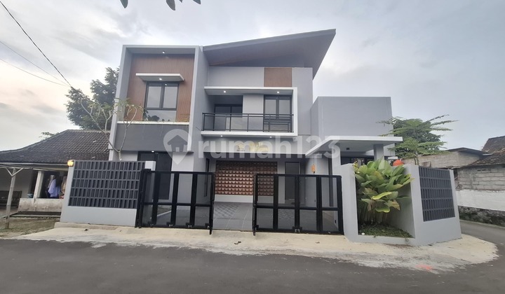 Ready-to-occupy house, 2 floors, near Ceboongan Market in Mlati, Sleman.