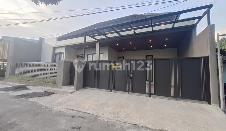 Rumah Tanah Luas, Dekat Jalan Raya di Purwomartani, Kalasan