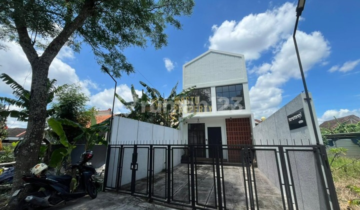 Two-Storey Villa with Rice Field and Mountain View in Ngaglik, Near Al Azhar Palagan