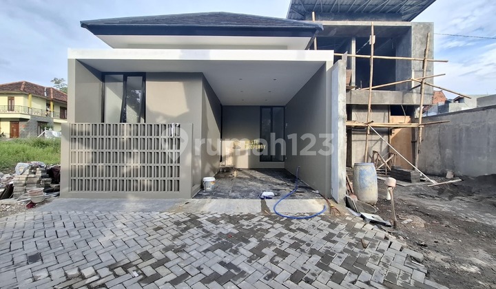 Ready-to-Occupy House, Open Space Near Jaliurang Street KM 10