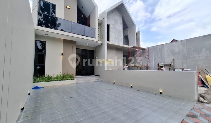 Rumah Siap Huni, Full Furnished, 6 Menit ke Pasar Gentan 2