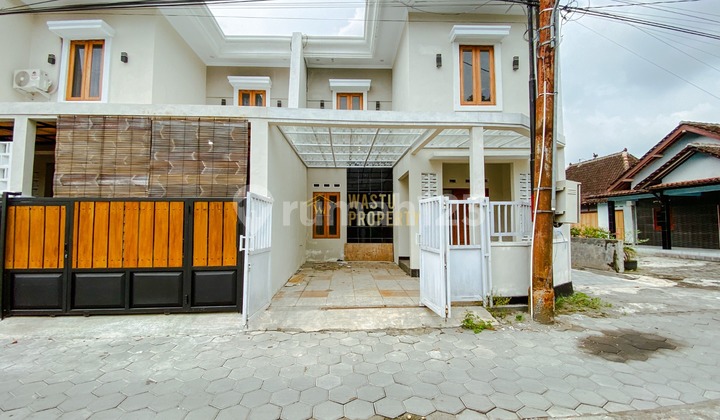 New House, 2 Floors, 7 Minutes to UPN Campus in Maguwoharjo New House, 2 Floors, 7 Minutes to UPN Campus in Maguwoharjo