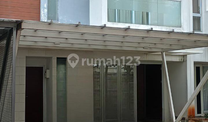 Rumah Mewah dan Bagus 2 Lantai di Metland