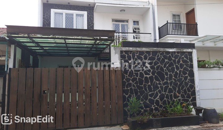 Rumah Cantik 2,5 Lantai Full Furnished Di Taman Semanan Indah 