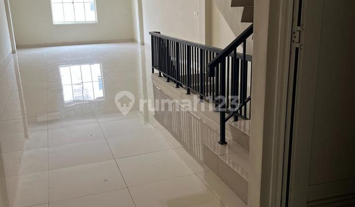 3-Story Renovated Shop House Green Lake City 2