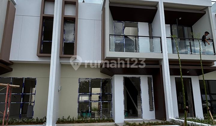 Rumah Brand New 2,5 Lantai Di Puri Botanical Jakarta Barat Rumah Brand New 2,5 Lantai Di Puri Botanical Jakarta Barat