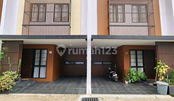 Rumah 2lantai Dekat Stasiun 1
