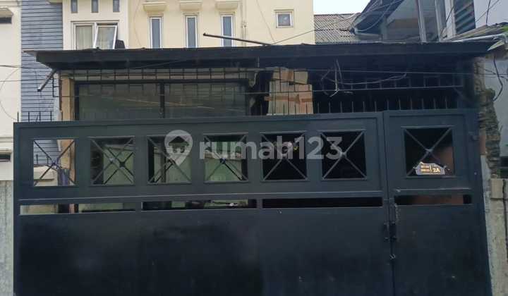 Di Jual Cepat ! Ruko 3.5 Lantai di Area Perdagangan Pasar Kembang. Palmerah Jakarta Barat