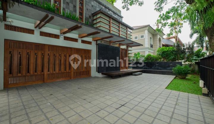 For Sale Luxury House with Private Swimming Pool in Lippo Karawaci Golf Estate