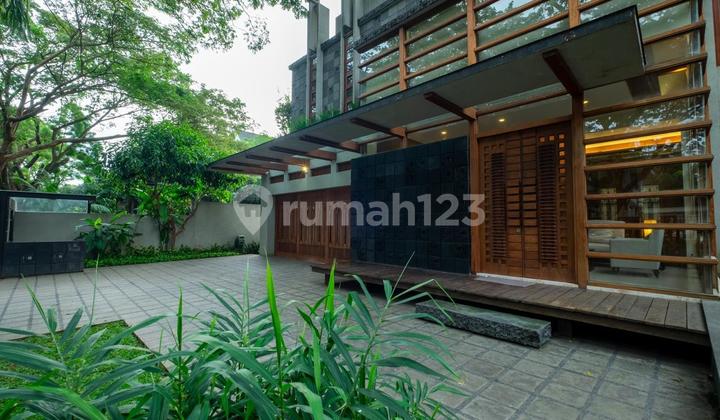 For Rent Luxury House with Private Swimming Pool in Lippo Karawaci Golf Estate For Rent Luxury House with Private Swimming Pool in Lippo Karawaci Golf Estate