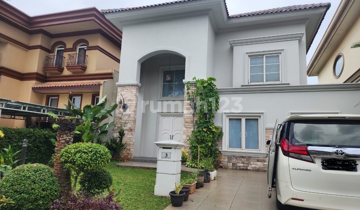 For Rent Beautiful House with Private Swimming Pool in Beverly Golf Garden Lippo Karawaci Tangerang