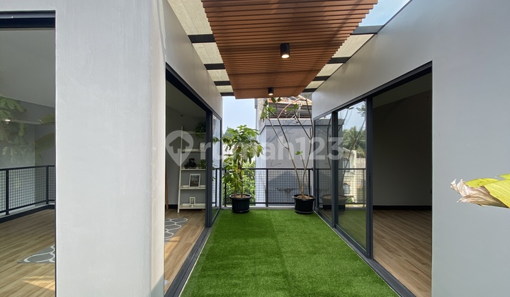 Rumah Unik Konsep Hijau Banyak Cahaya Matahari  2