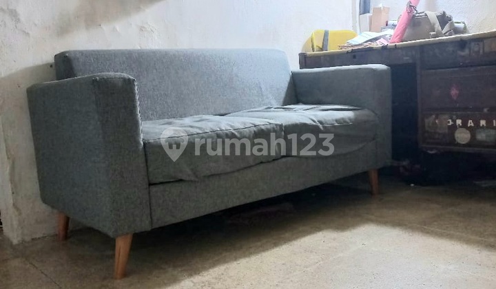 Affordable House, Strategic Location, Flood-Free, Close to Business and Office Centers, Near Hospitals, Near Public Transportation in Gambir, Central Jakarta